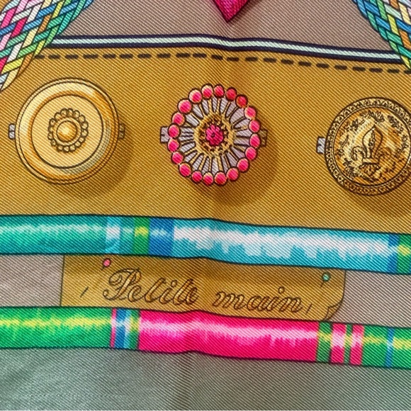 Hermès "Petit Main" (or "Couvée d'Hermès") silk scarf in Olive Multicolor - Picture 6 of 9